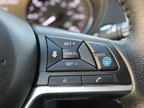 Used 2019 Nissan Rogue SL w/ Premium Package image 28