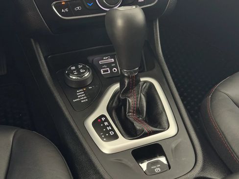 Used 2018 Jeep Cherokee Trailhawk w/ Trailer Tow Group AWD/4WD image 31