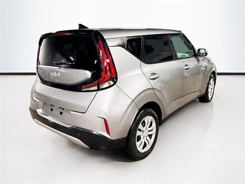 Used 2023 Kia Soul LX image 7