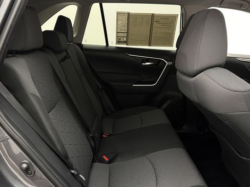 Used 2025 Toyota RAV4 XLE image 31