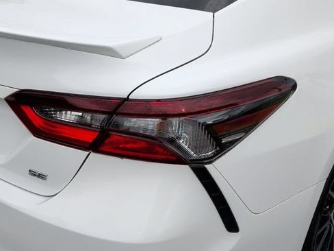 Used 2023 Toyota Camry SE FWD image 11
