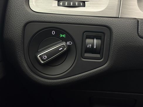 Used 2015 Volkswagen Golf TDI S FWD image 19