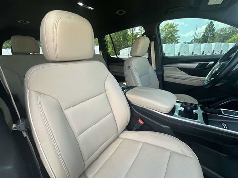 Used 2025 Buick Enclave Preferred w/ Power Package FWD image 24