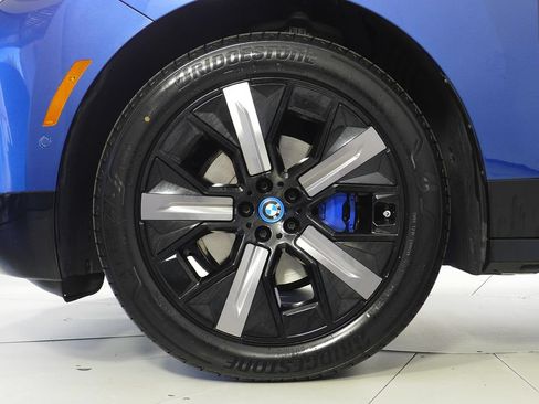 Certified 2023 BMW iX xDrive50 w/ Sport Package AWD/4WD image 5