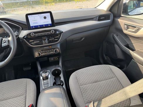 Used 2022 Ford Escape SE w/ SE Sport Appearance Package image 16