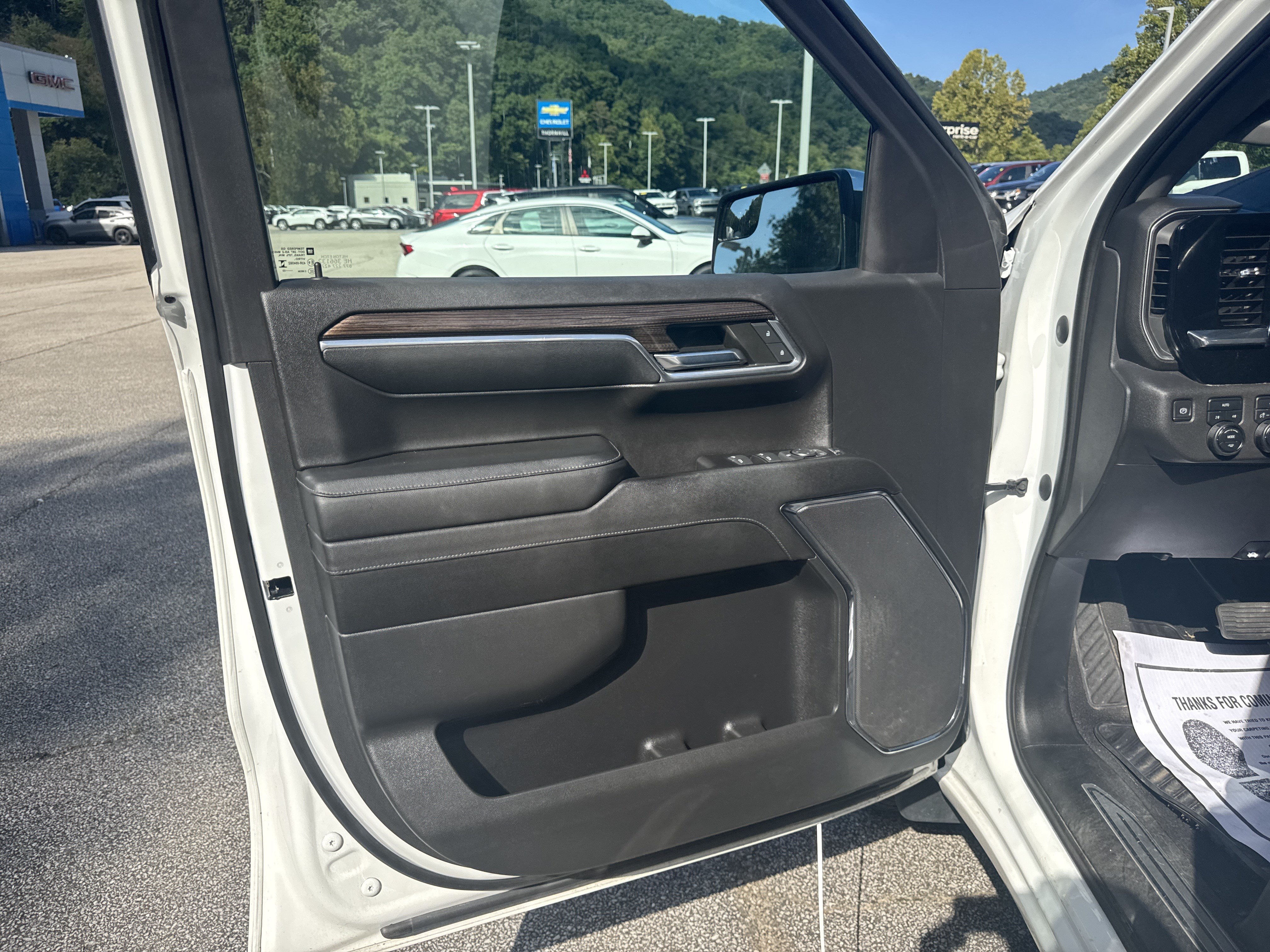 Used 2023 Chevrolet Silverado 1500 LT AWD/4WD image 10