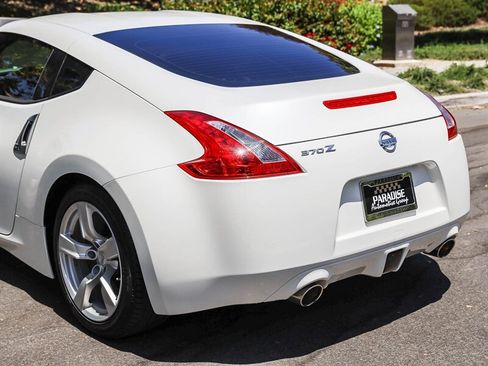 Used 2010 Nissan 370Z Coupe RWD image 8