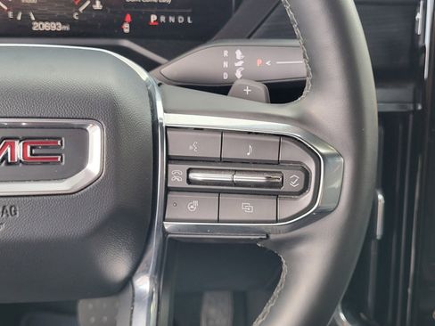 Used 2025 GMC Acadia Elevation FWD image 25
