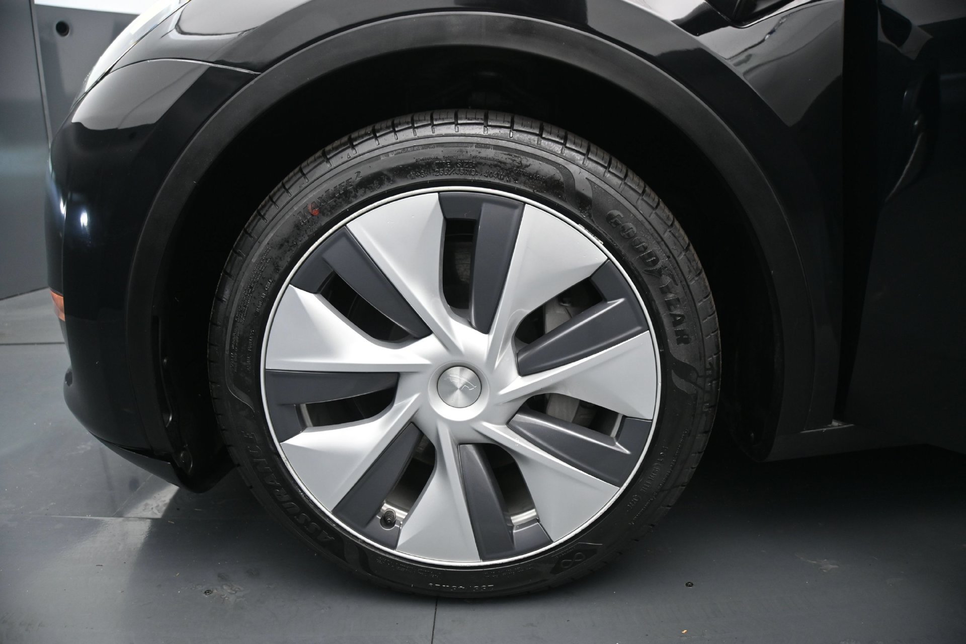 Used 2023 Tesla Model Y Long Range AWD/4WD image 27