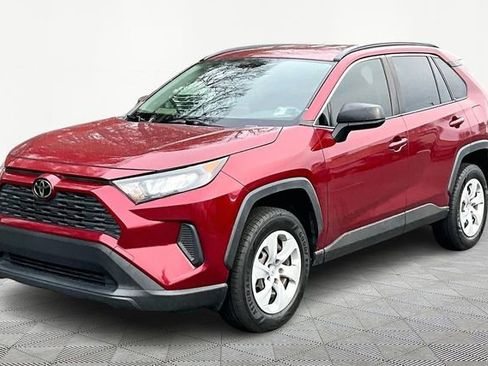 Used 2021 Toyota RAV4 LE image 3