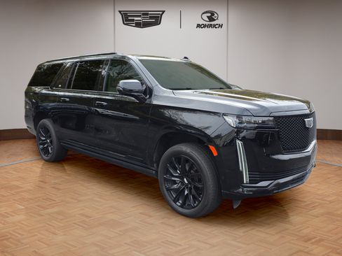 Used 2023 Cadillac Escalade ESV Sport Platinum w/ LPO, ONYX Package AWD/4WD image 7