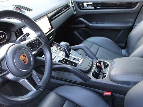 Used 2020 Porsche Cayenne image 11