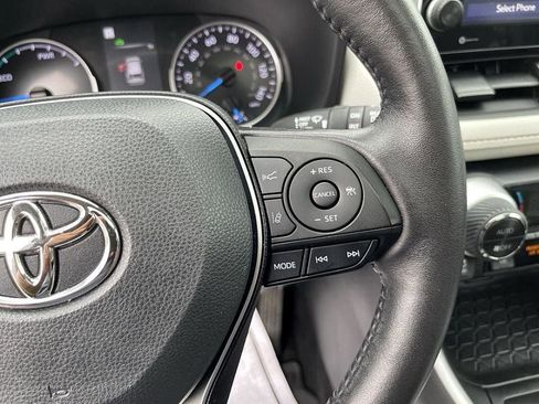 Used 2022 Toyota RAV4 XLE w/ Convenience Package image 24