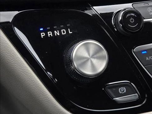 Used 2023 Chrysler Voyager LX FWD image 14