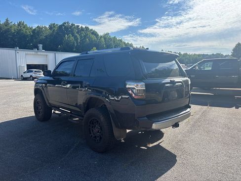 Used 2018 Toyota 4Runner TRD Off-Road AWD/4WD image 7