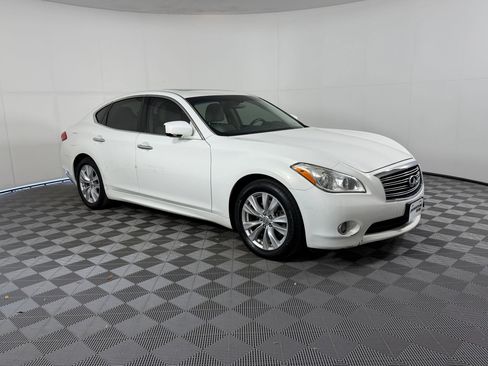 Used 2011 INFINITI M56 w/ Deluxe Touring Pkg image 7