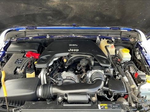 Used 2018 Jeep Wrangler Unlimited Sahara image 9