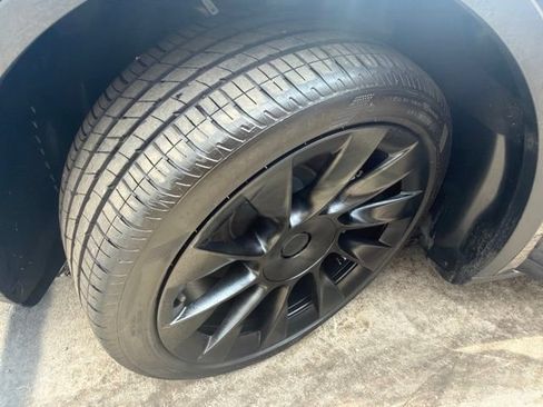Used 2023 Tesla Model Y Long Range AWD/4WD image 33