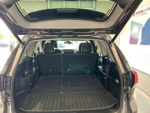 Used 2018 Toyota Highlander XLE AWD/4WD image 17