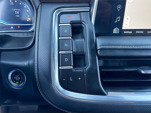 Used 2023 Chevrolet Suburban Premier image 20