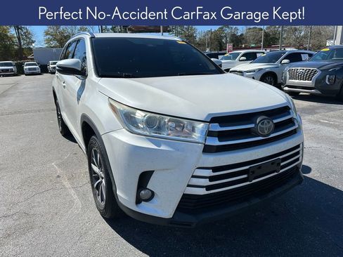 Used 2017 Toyota Highlander XLE image 2