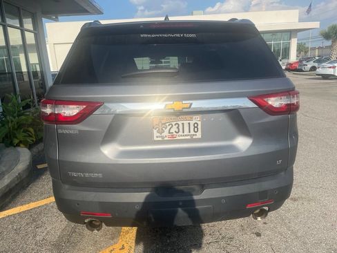 Used 2021 Chevrolet Traverse LT FWD image 3