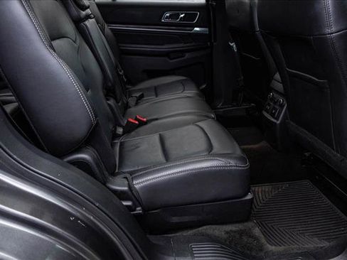 Used 2018 Ford Explorer Limited image 27