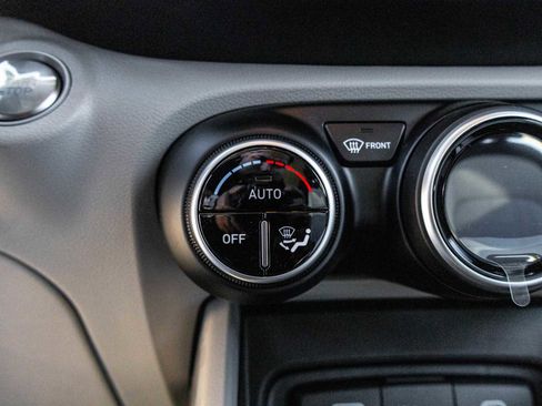 Used 2025 Hyundai Venue SEL image 27