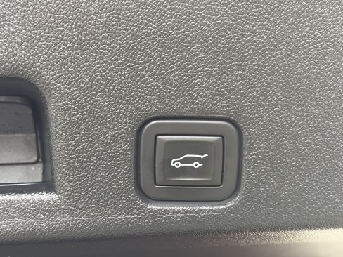 Certified 2024 Chevrolet Traverse RS w/ LPO, Floor Liner Package AWD/4WD image 17
