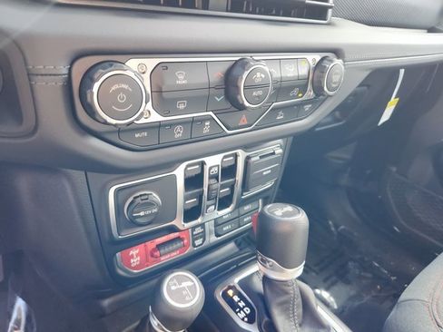 New 2025 Jeep Wrangler Unlimited Rubicon image 15