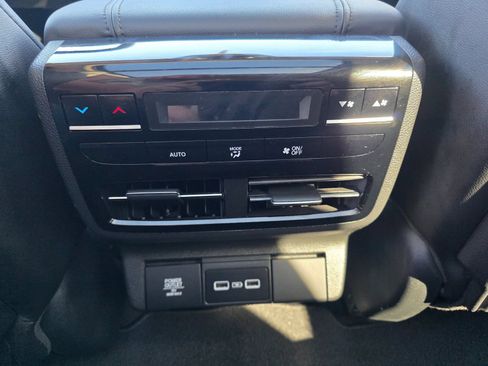 Used 2023 Acura MDX SH-AWD image 11