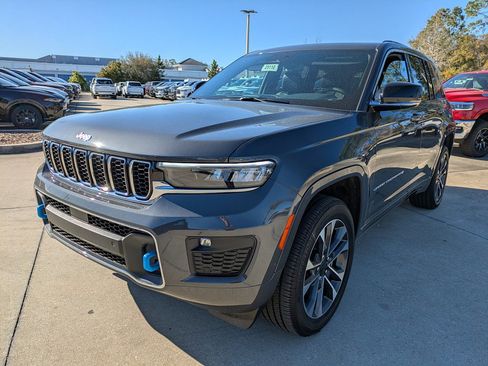 New 2025 Jeep Grand Cherokee Overland w/ Trailer Tow Package AWD/4WD image 8