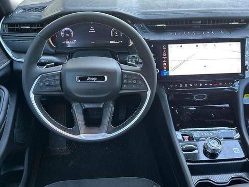 New 2026 Jeep Grand Cherokee Altitude image 11