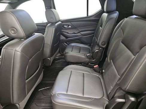 Used 2022 Chevrolet Traverse LT w/ LT Premium Package AWD/4WD image 30