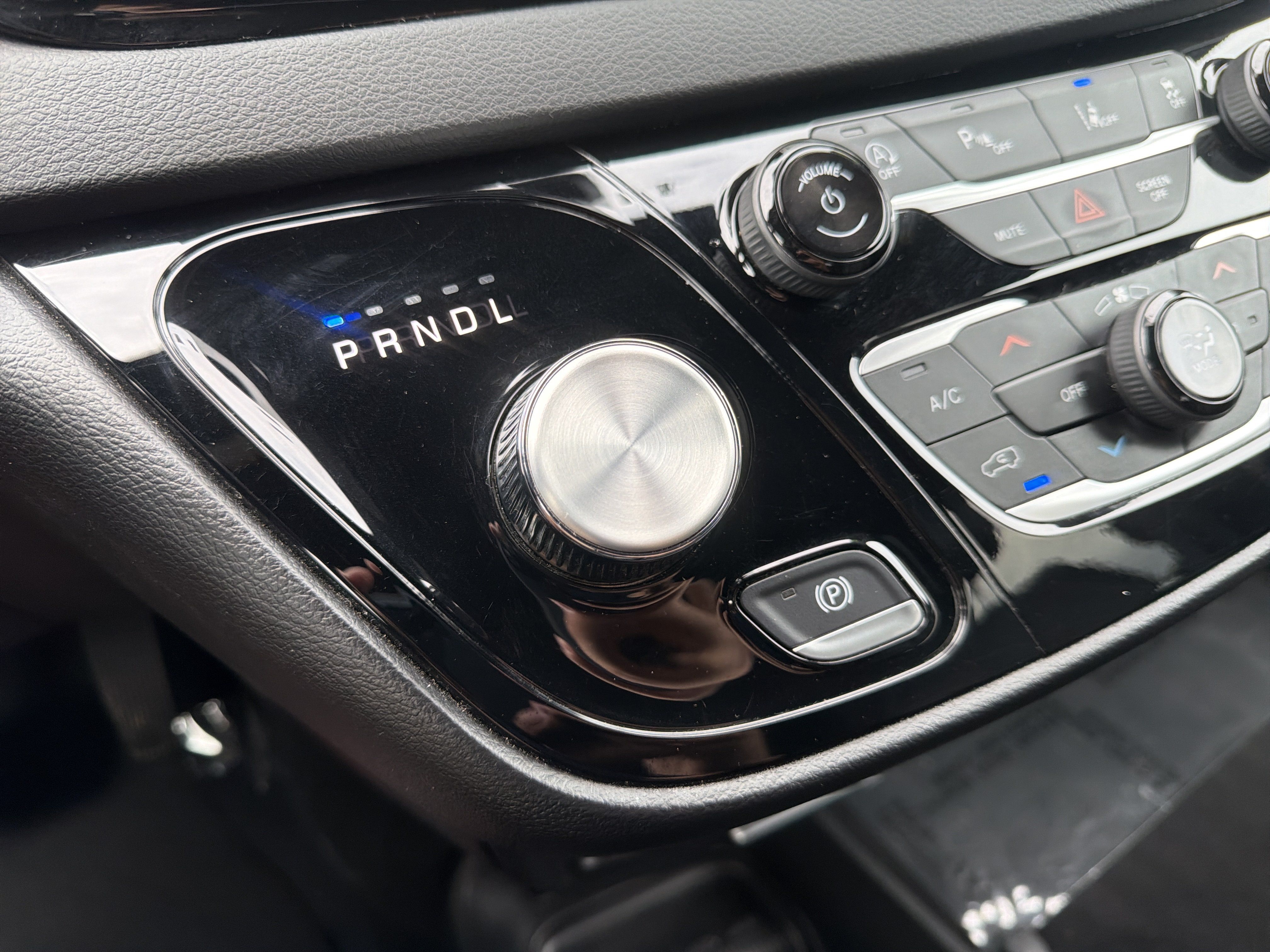 Used 2025 Chrysler Pacifica Select FWD image 24