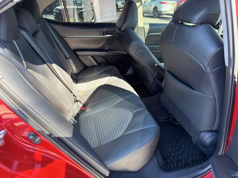 Used 2023 Toyota Camry SE w/ Convenience Package image 13