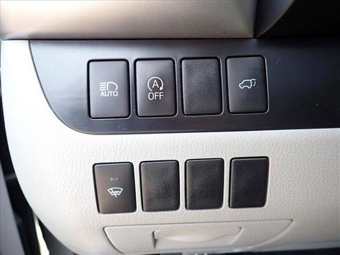 Used 2019 Toyota Highlander XLE AWD/4WD image 17