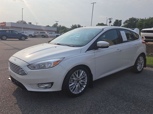 Used 2017 Ford Focus Titanium FWD image 8