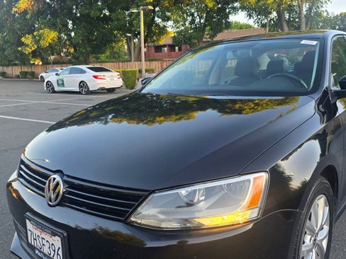 Used 2012 Volkswagen Jetta SE FWD image 2