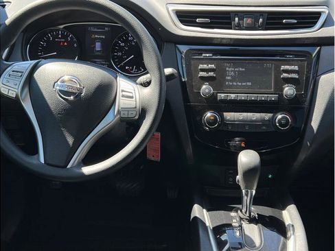 Used 2016 Nissan Rogue S FWD image 11