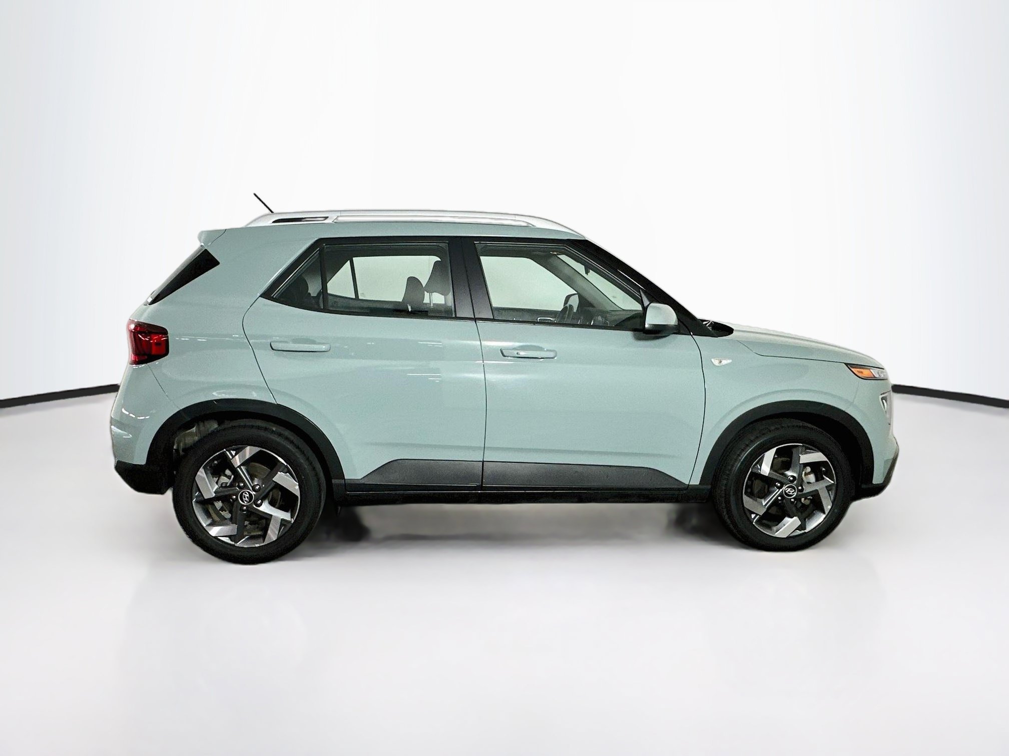 Used 2025 Hyundai Venue SEL FWD image 10