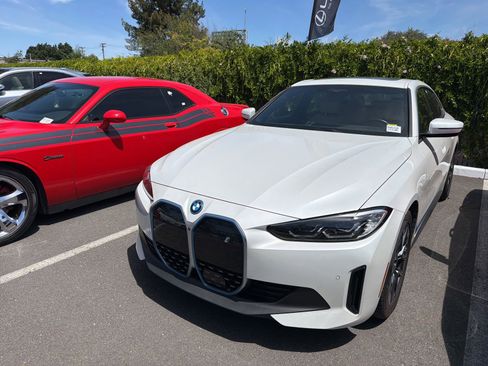 Used 2023 BMW i4 eDrive35 RWD image 3