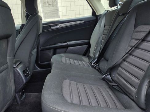 Used 2017 Ford Fusion SE FWD image 12
