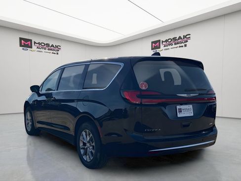 New 2026 Chrysler Pacifica Select AWD/4WD image 5
