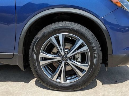 Used 2019 Nissan Rogue SV w/ Premium Package FWD image 12