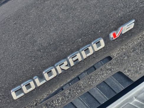 Used 2017 Chevrolet Colorado W/T RWD image 12