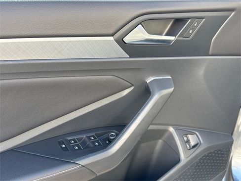 Certified 2023 Volkswagen Jetta SE image 7