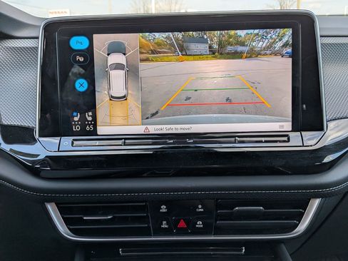 Used 2025 Volkswagen Atlas Cross Sport SEL Premium R-Line image 22