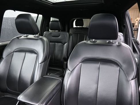 Used 2024 Jeep Grand Cherokee L Limited w/ Luxury Tech Group II image 18