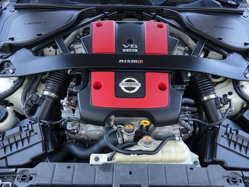 Used 2018 Nissan 370Z NISMO image 33